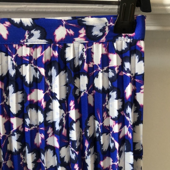 Banana Republic Handkerchief Pleated Skirt - Picture 3 of 4